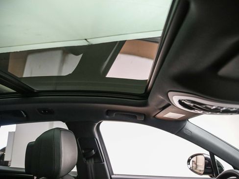 Certified 2026 Porsche Macan AWD/4WD image 21