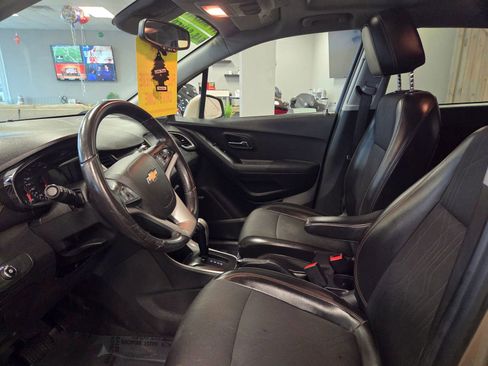 Used 2018 Chevrolet Trax LT w/ Sun & Sound Package image 20