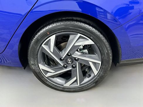 New 2025 Hyundai Elantra Limited image 22