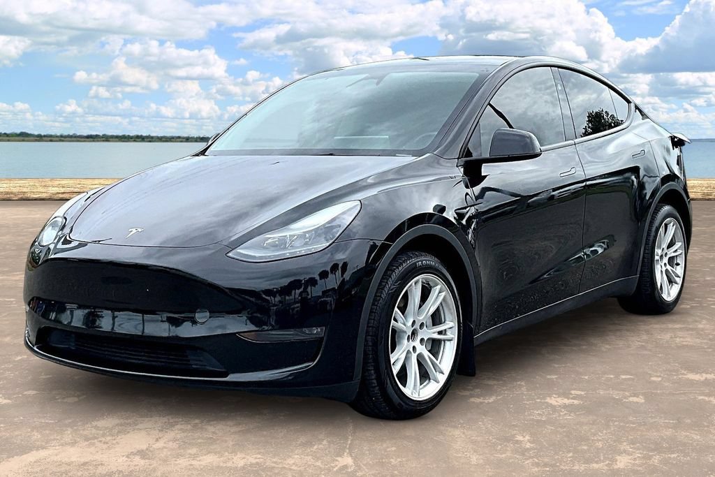 Used 2024 Tesla Model Y Long Range AWD/4WD image 1