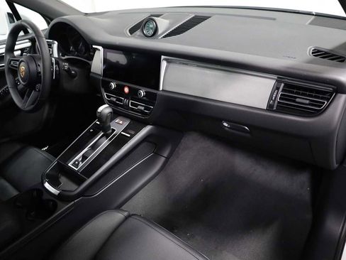 Certified 2026 Porsche Macan AWD/4WD image 6