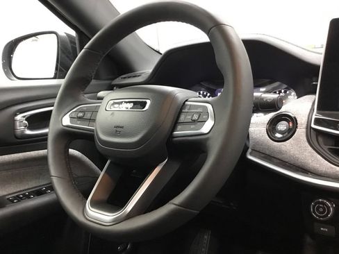 Used 2023 Jeep Compass Latitude w/ Sun and Sound Group AWD/4WD image 33