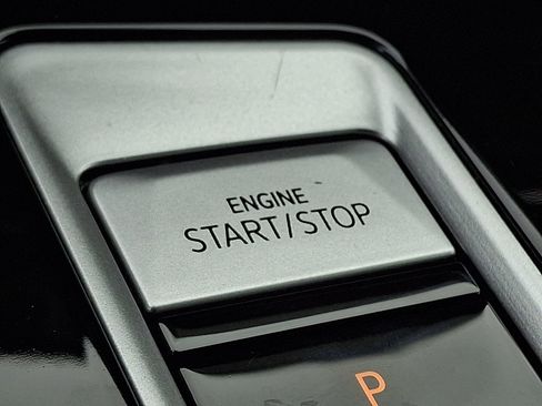 Used 2024 Volkswagen Atlas SE image 24