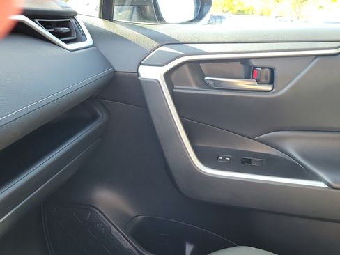 Used 2021 Toyota RAV4 XLE w/ Convenience Package FWD image 30