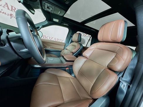 New 2026 Lincoln Navigator Reserve AWD/4WD image 23