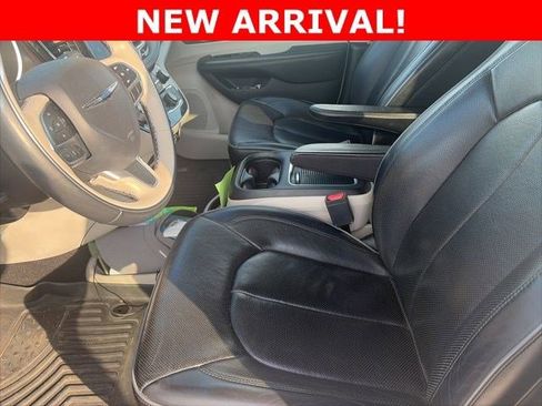 Used 2018 Chrysler Pacifica Limited FWD image 8