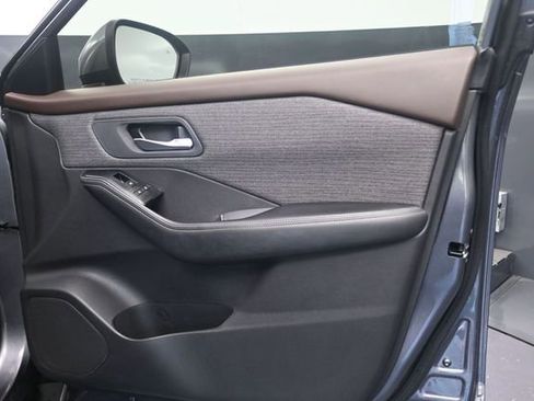 Used 2023 Nissan Rogue SV FWD image 25