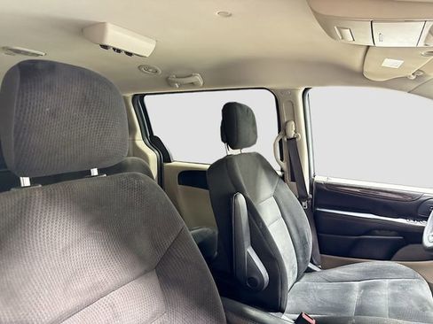 Used 2019 Dodge Grand Caravan SE image 24