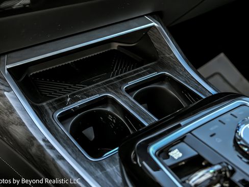 Used 2025 BMW 740i xDrive w/ Premium Package image 50