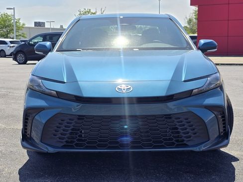 New 2026 Toyota Camry Hybrid FWD image 10