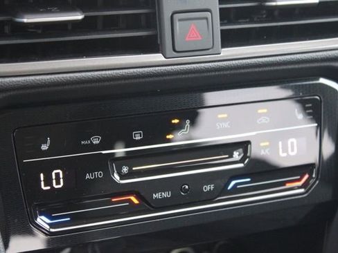 New 2026 Volkswagen Taos SE image 28