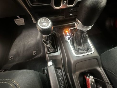 Used 2024 Jeep Gladiator Sport image 21