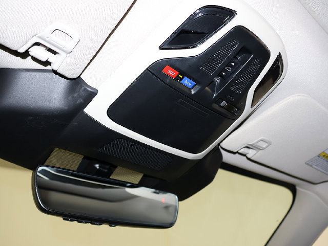 Used 2025 Subaru Outback Limited AWD/4WD image 23