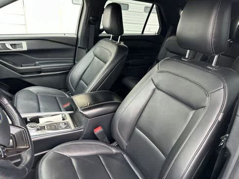 Used 2020 Ford Explorer XLT w/ Equipment Group 202A AWD/4WD image 4