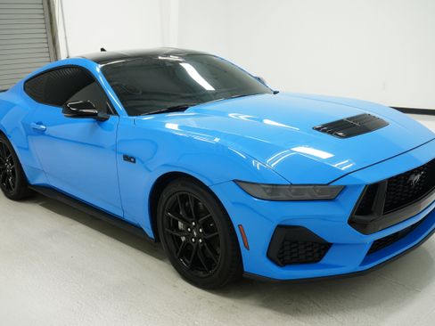 Used 2024 Ford Mustang GT Premium RWD image 3