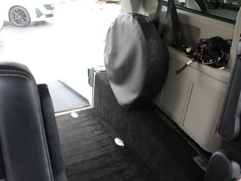 Used 2012 Chrysler Town & Country Touring image 27