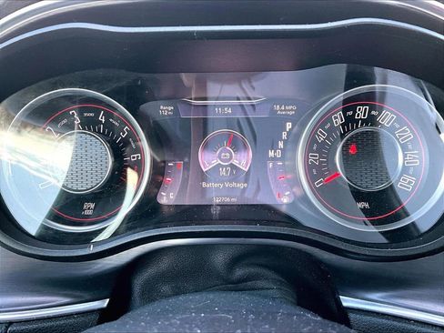 Used 2015 Dodge Challenger SXT image 17