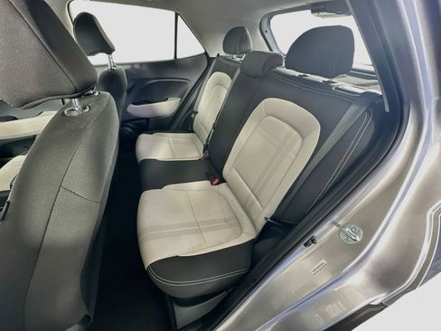 Used 2025 Hyundai Venue SEL FWD image 28