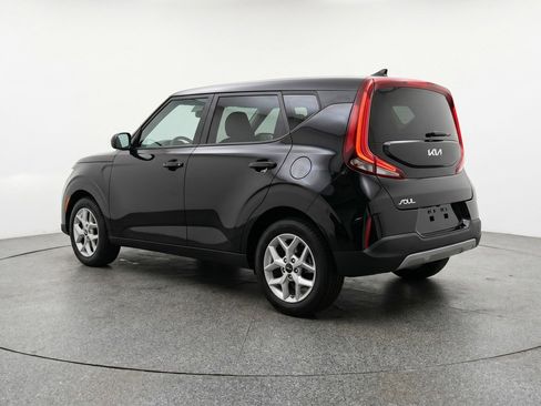 Used 2025 Kia Soul LX w/ LX Technology Package FWD image 6
