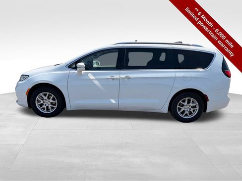 Used 2021 Chrysler Pacifica Touring-L FWD image 2