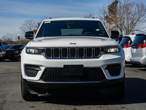 New 2026 Jeep Grand Cherokee Laredo image 3
