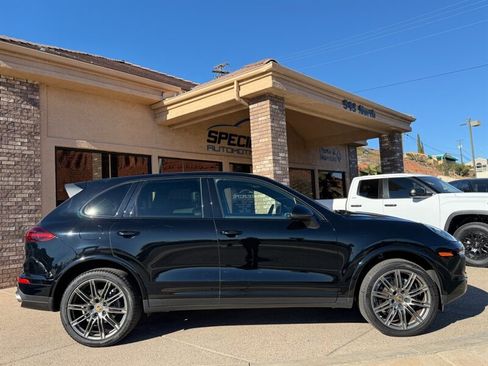 Used 2018 Porsche Cayenne Platinum Edition w/ Premium Package image 6