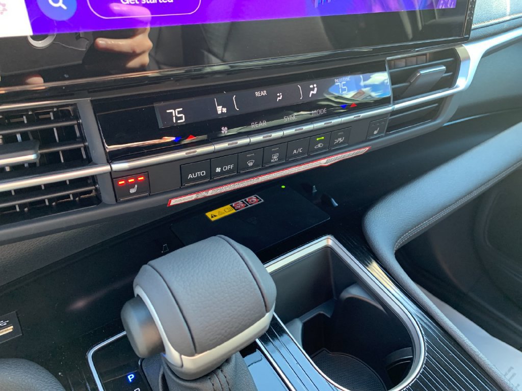 New 2026 Toyota Sienna XLE Woodland Edition AWD/4WD image 23
