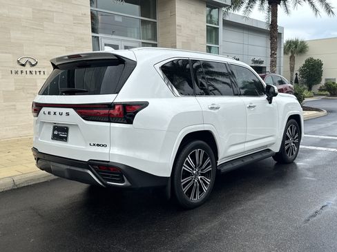 Used 2025 Lexus LX 600 4WD w/ Luxury Package image 4
