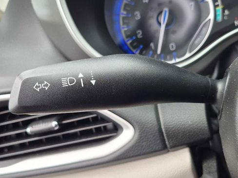 Used 2023 Chrysler Pacifica Touring-L FWD image 30
