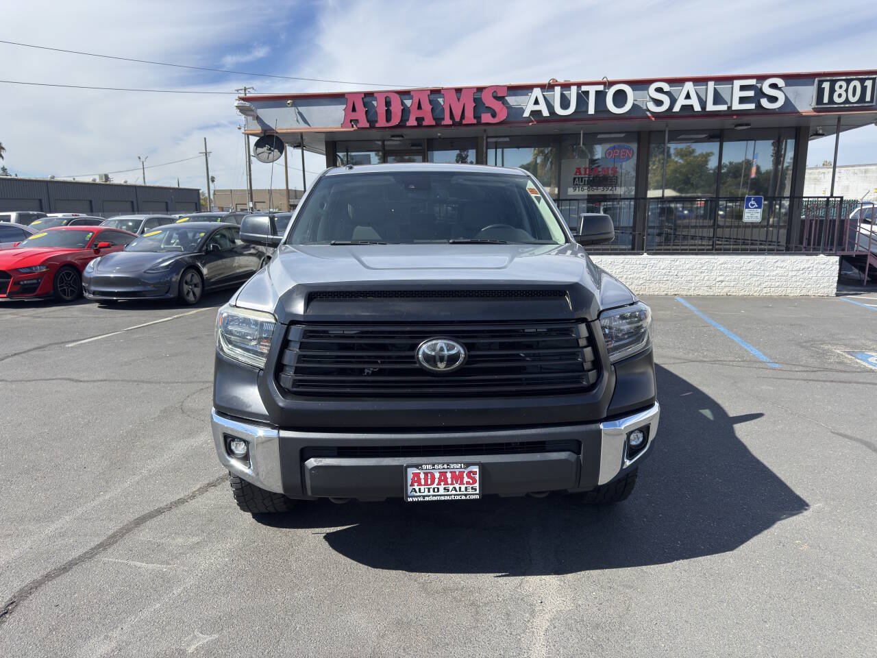 Used 2018 Toyota Tundra SR5 w/ TRD Off Road Package AWD/4WD image 8