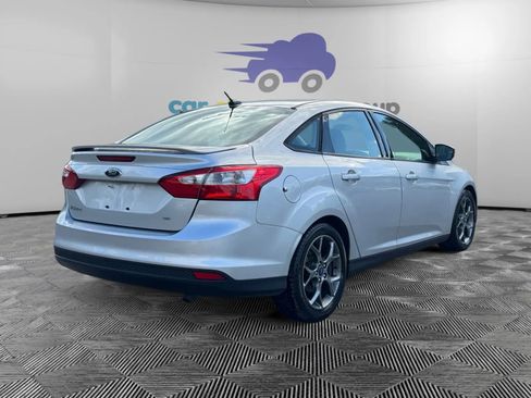 Used 2014 Ford Focus SE w/ Equipment Group 201A FWD image 5