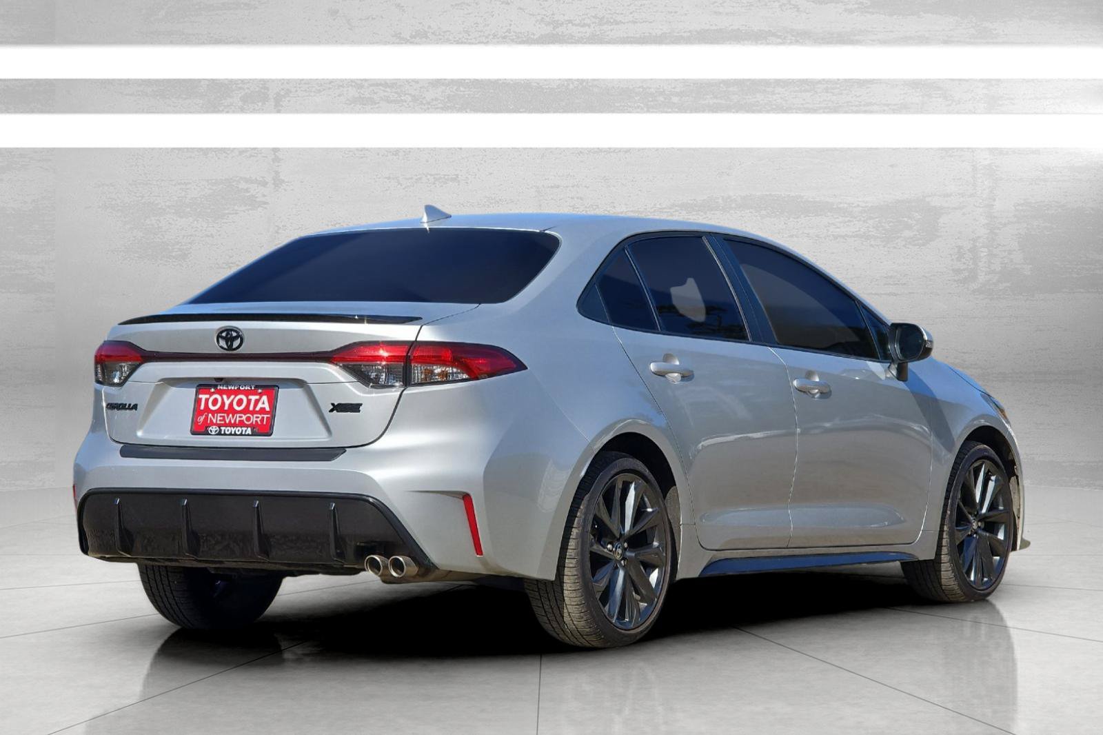 Used 2025 Toyota Corolla XSE FWD image 4