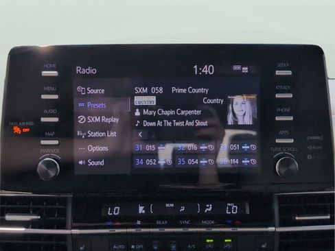 Used 2024 Toyota Sienna XLE FWD image 19