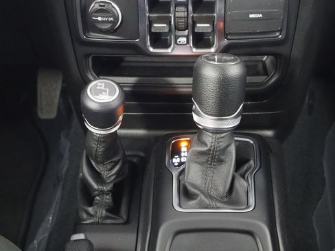 Used 2022 Jeep Wrangler Unlimited Sport AWD/4WD image 27
