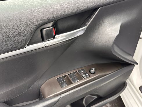 Used 2023 Toyota Camry SE image 5