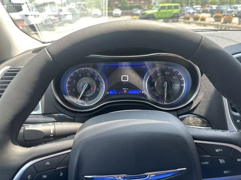 New 2023 Chrysler 300 Touring L w/ Popular Equipment Group image 37