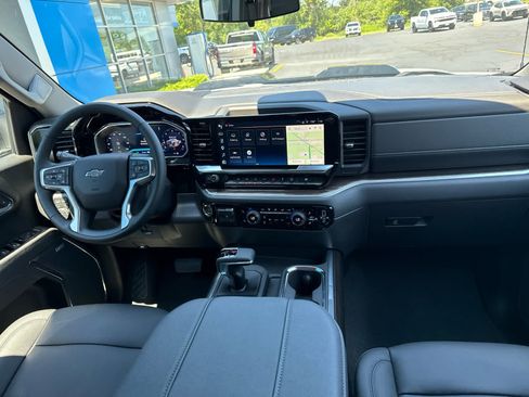 Used 2026 Chevrolet Silverado 1500 LT Trail Boss w/ LT Trail Boss Premium Package AWD/4WD image 6