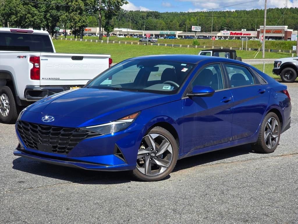 Used 2023 Hyundai Elantra SEL w/ Convenience Package FWD image 2