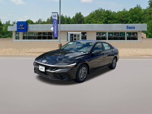 New 2026 Hyundai Elantra Hybrid FWD image 2