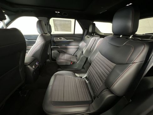 Used 2025 Ford Explorer ST-Line w/ Premium Package image 25