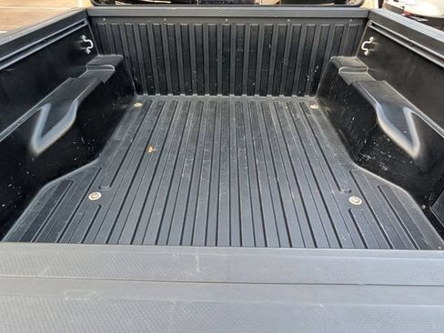 Used 2020 Toyota Tacoma SR5 RWD image 18