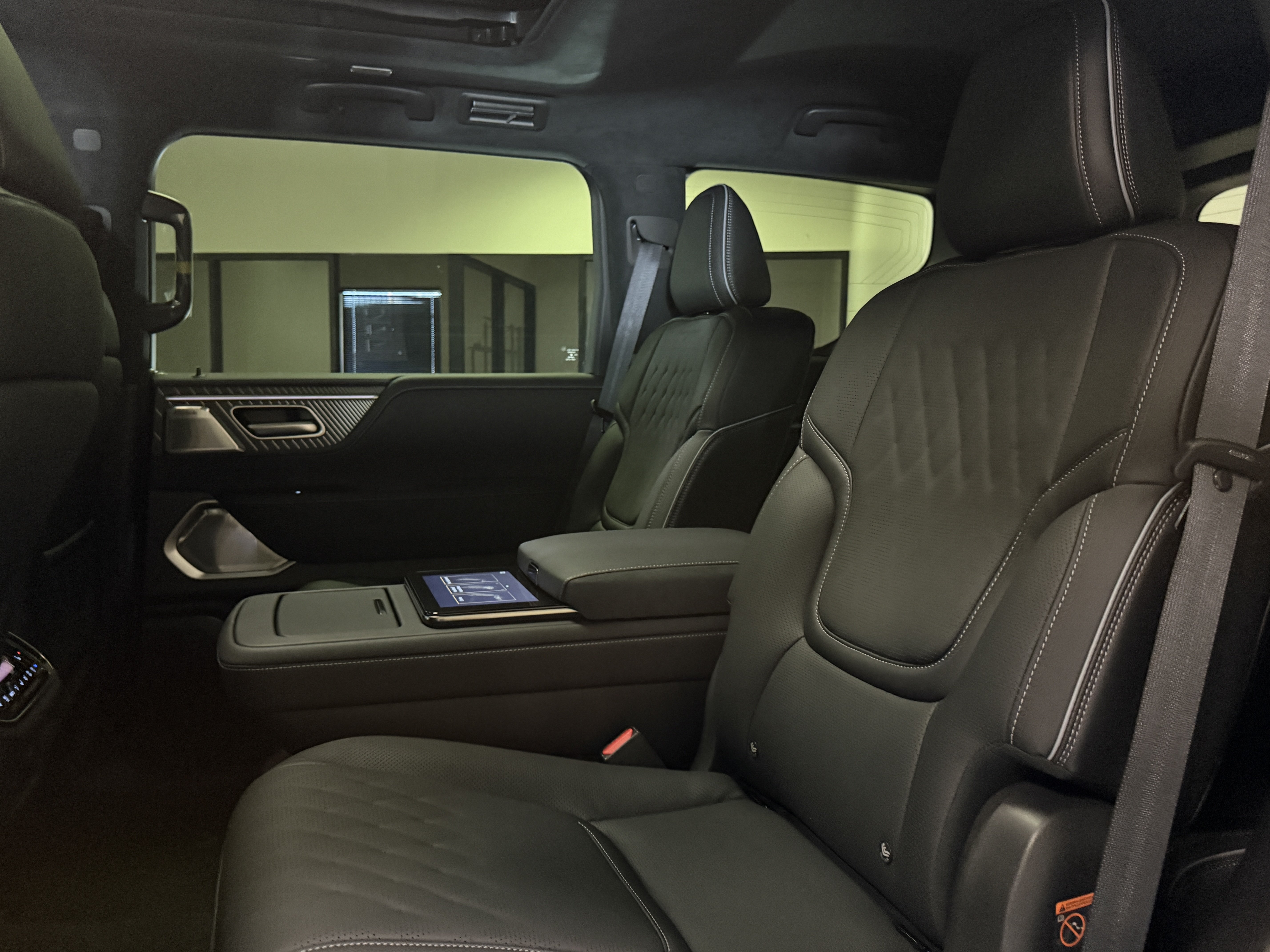 New 2026 INFINITI QX80 Autograph w/ Premium Cargo Package AWD/4WD image 15