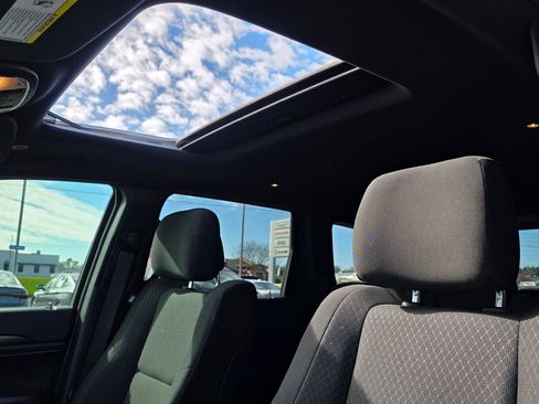 Used 2018 Jeep Grand Cherokee Laredo image 30