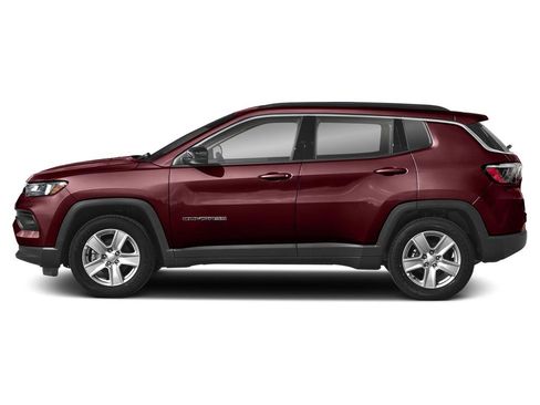 Used 2022 Jeep Compass Latitude w/ Convenience Group AWD/4WD image 3