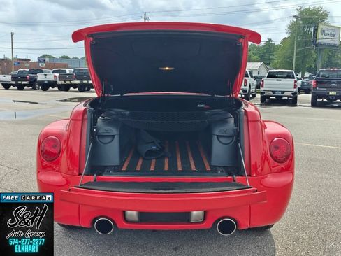 Used 2005 Chevrolet SSR w/ Preferred Equipment Group RWD image 18