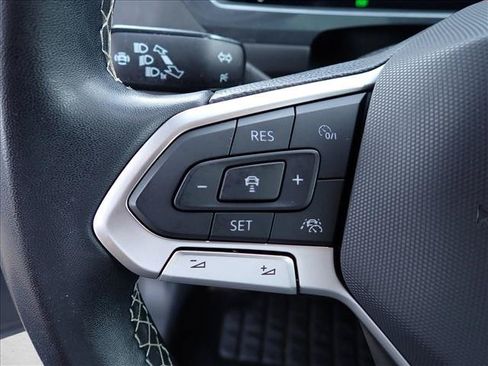 Used 2022 Volkswagen Tiguan SE AWD/4WD image 19