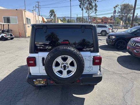 Used 2018 Jeep Wrangler Unlimited Sport S AWD/4WD image 7