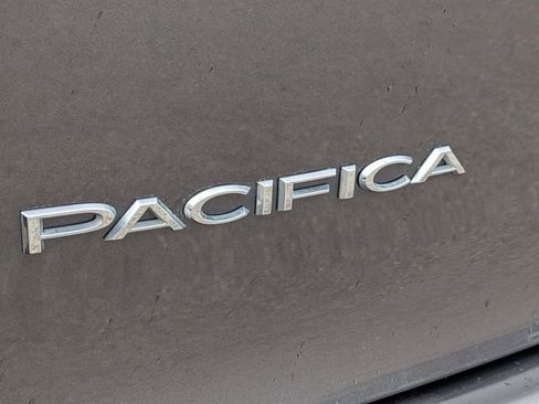 Certified 2023 Chrysler Pacifica Touring-L FWD image 10