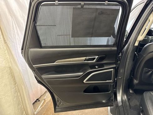 Used 2022 Kia Telluride EX w/ EX Premium Package image 25