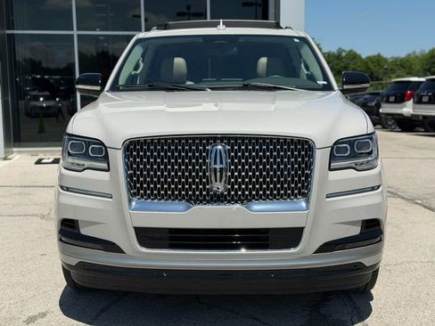 Used 2024 Lincoln Navigator Premiere AWD/4WD image 2